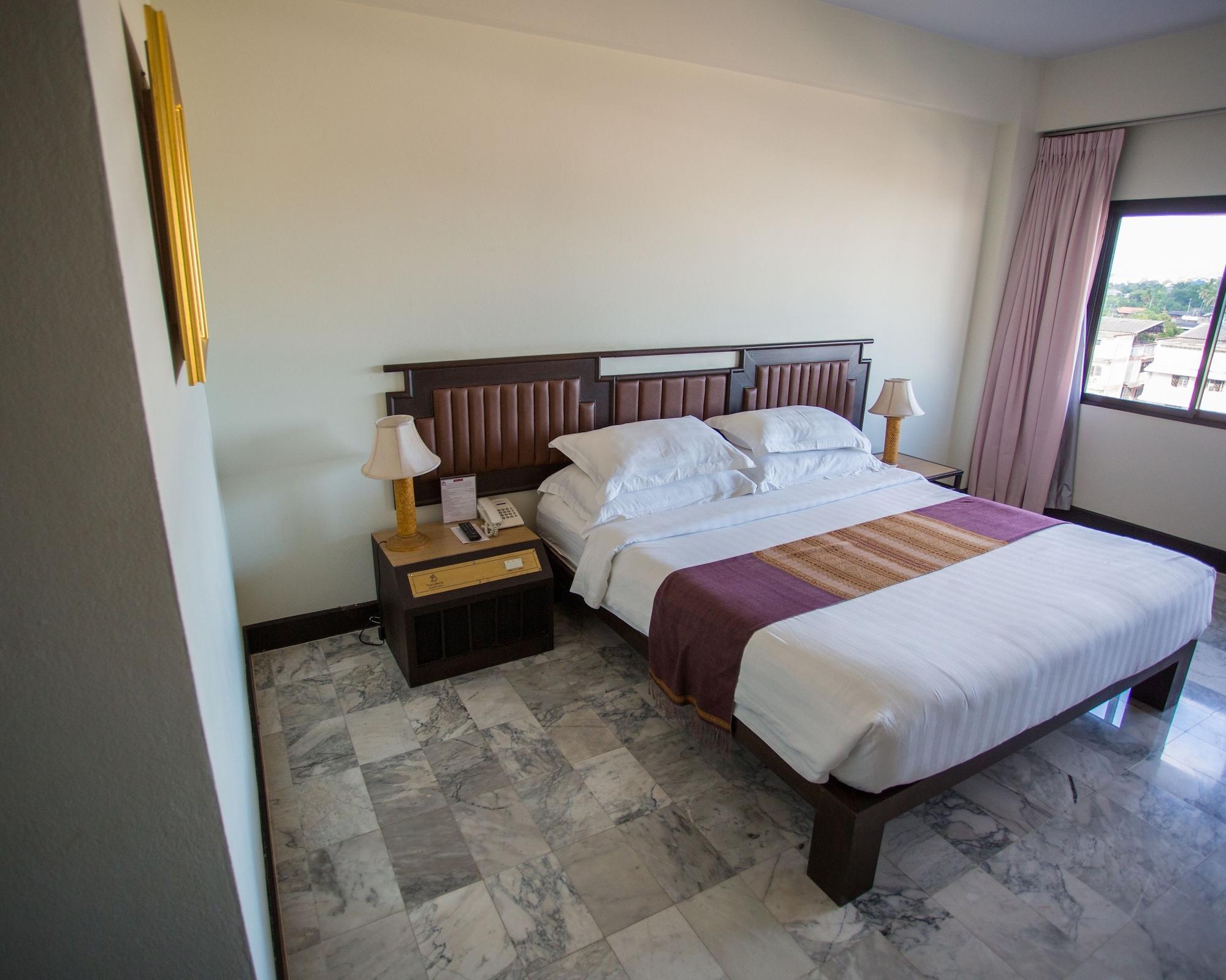 Seeharaj Hotel Uttaradit Kültér fotó