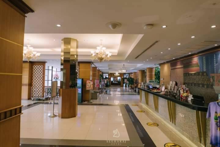Seeharaj Hotel Uttaradit Kültér fotó