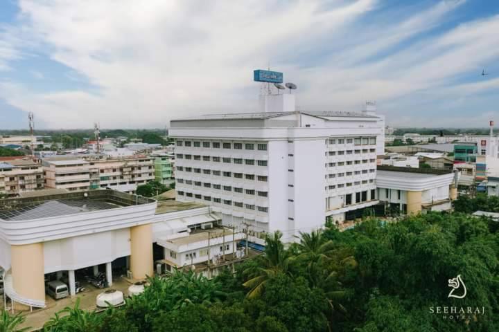 Seeharaj Hotel Uttaradit Kültér fotó