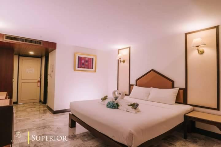 Seeharaj Hotel Uttaradit Kültér fotó