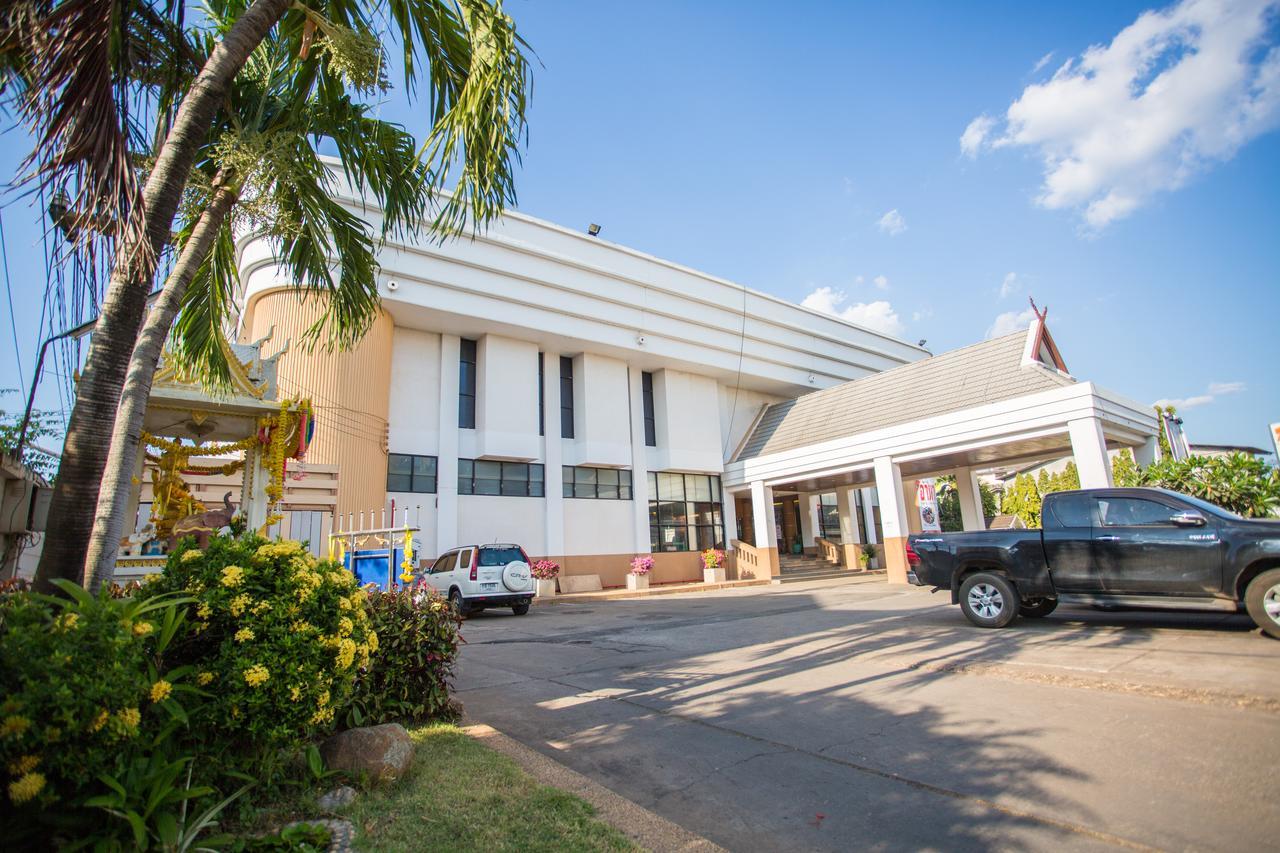 Seeharaj Hotel Uttaradit Kültér fotó