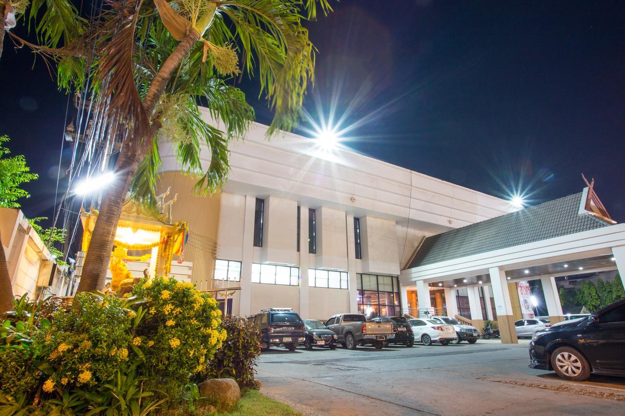 Seeharaj Hotel Uttaradit Kültér fotó